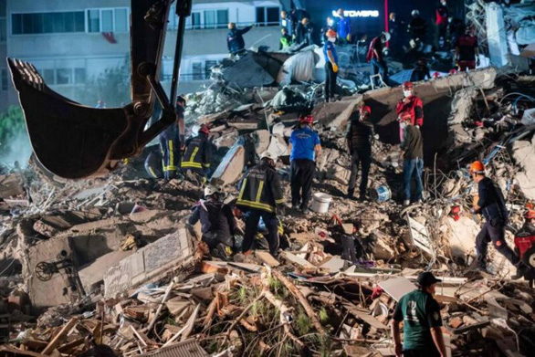 Thổ Nhĩ Kỳ cứu sống cụ ông 70 tuổi sau 33 giờ mắc kẹt vì động đất - Ảnh 1.