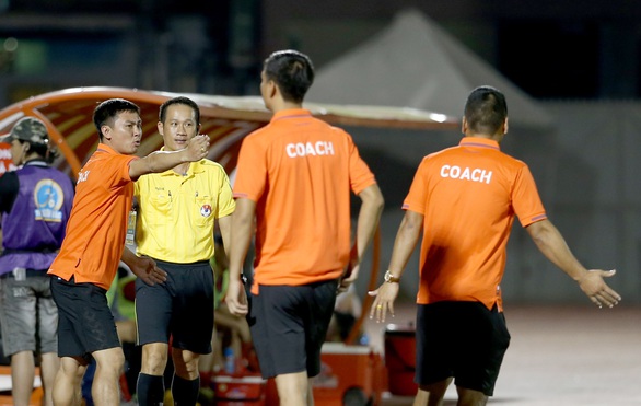 Trọng tài nữ FIFA bẻ còi ở Giải bóng đá nữ VĐQG 2020 - Ảnh 3. Trọng tài nữ FIFA bẻ còi ở Giải bóng đá nữ VĐQG 2020 - Ảnh 3.