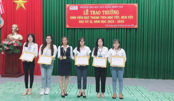 Cathay Việt Nam trao học bổng tại khu vực Đồng Bằng Sông Cửu Long - Ảnh 2.