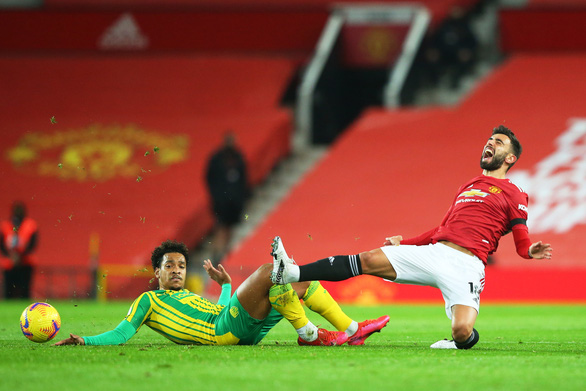 Man United lại thắng nhờ phạt đền, xứng danh Penchester - Ảnh 2. Man United lại thắng nhờ phạt đền, xứng danh Penchester - Ảnh 2.