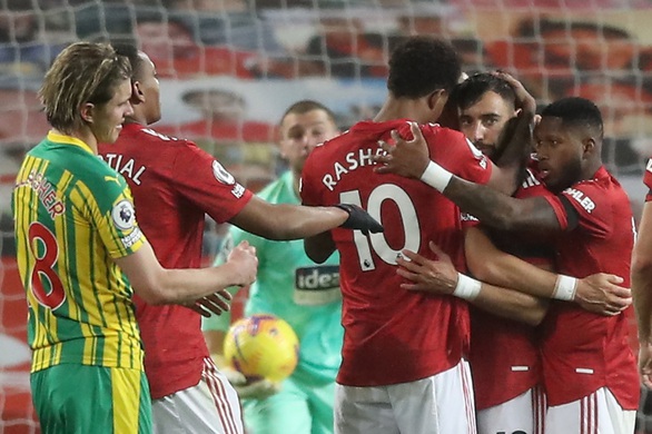 Man United lại thắng nhờ phạt đền, xứng danh Penchester - Ảnh 1. Man United lại thắng nhờ phạt đền, xứng danh Penchester - Ảnh 1.