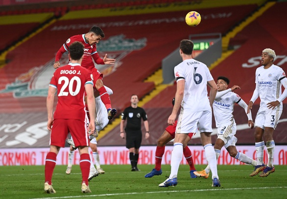Johnny Evans đốt lưới nhà, Liverpool thắng dễ Leicester City - Ảnh 4. Johnny Evans đốt lưới nhà, Liverpool thắng dễ Leicester City - Ảnh 4.
