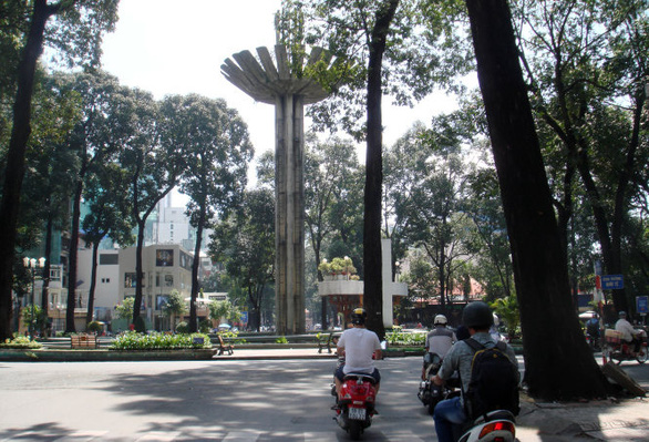 Hồ Con Rùa thành phố đi bộ, đường Nguyễn Thượng Hiền thành phố ăn vặt - Ảnh 1.