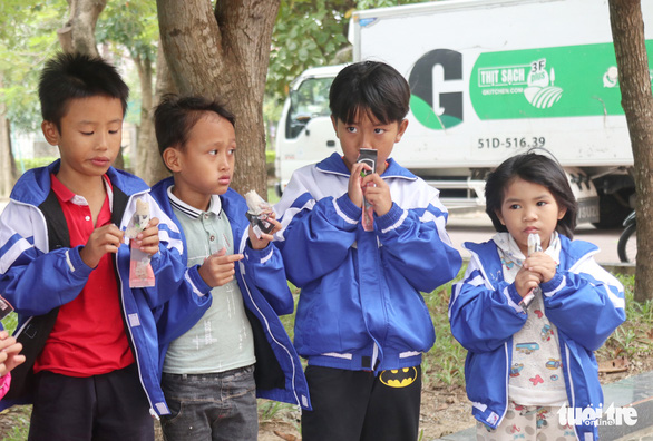 Mang thực phẩm sạch đến người già, trẻ em khó khăn ở Hà Tĩnh - Ảnh 3.