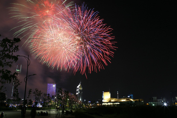 People can make fireworks on holidays and birthdays - Photo 1.