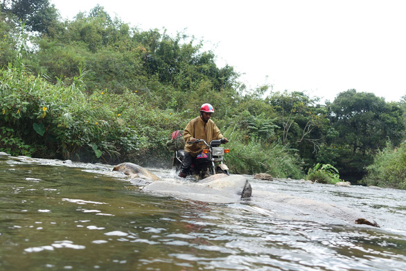 The flood washed away 2 tourists in Bidoup National Park, Nui Ba - Photo 1.