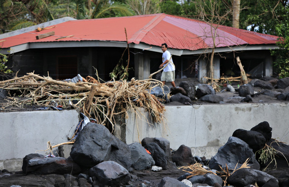 Bão Goni: 20 người chết, 90% nhà cửa trên đảo bị hư hại ở Philippines - Ảnh 3.