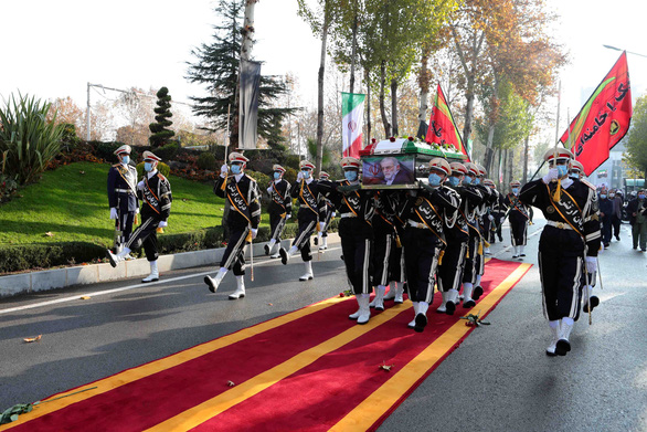 Nhà khoa học hạt nhân Iran nghi bị giết bằng súng máy điều khiển từ xa - Ảnh 2.