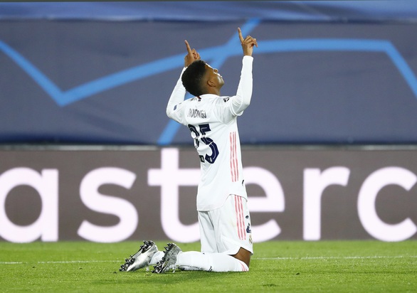 Real Madrid thắng nghẹt thở Inter nhờ cầu thủ 19 tuổi - Ảnh 1. Real Madrid thắng nghẹt thở Inter nhờ cầu thủ 19 tuổi - Ảnh 1.