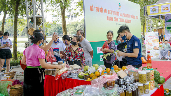 Ban Bí thư: Các đơn vị sử dụng ngân sách phải ưu tiên dùng hàng Việt - Ảnh 1.