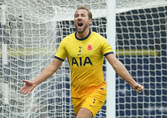 Harry Kane ghi bàn thứ 150, Tottenham vươn lên đầu bảng - Ảnh 1.