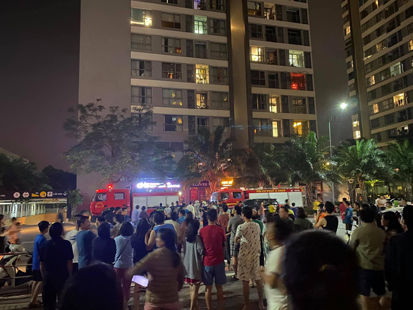 Cháy ở chung cư cao cấp Park Hill, hàng ngàn cư dân tháo chạy trong đêm - Ảnh 9.