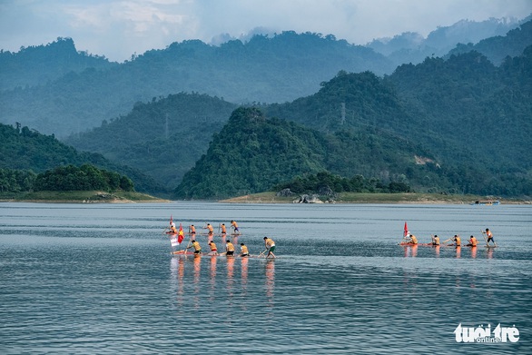 Nhiều hãng lữ hành phương Nam vỡ òa trước vẻ đẹp của Phia Oắc, Na Hang... - Ảnh 1. Nhiều hãng lữ hành phương Nam vỡ òa trước vẻ đẹp của Phia Oắc, Na Hang... - Ảnh 1.