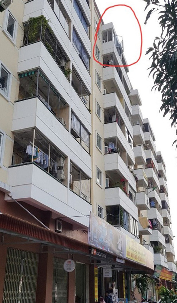 3-year-old boy escaped death after falling from the eighth floor 25 m high to the ground - Photo 2.