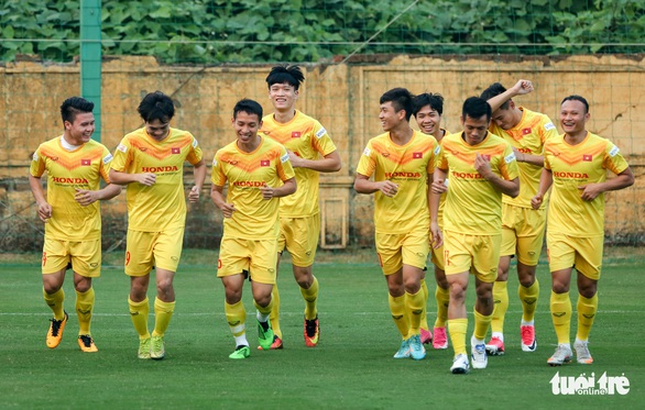 Quang Hải bị đau, bỏ dở buổi tập của tuyển Việt Nam - Ảnh 1. Quang Hải bị đau, bỏ dở buổi tập của tuyển Việt Nam - Ảnh 1.