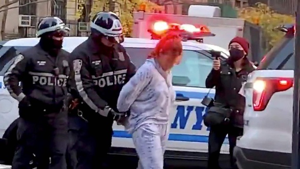 Tông xe vào đám đông biểu tình ở New York, nhiều người bị thương - Ảnh 1. Tông xe vào đám đông biểu tình ở New York, nhiều người bị thương - Ảnh 1.