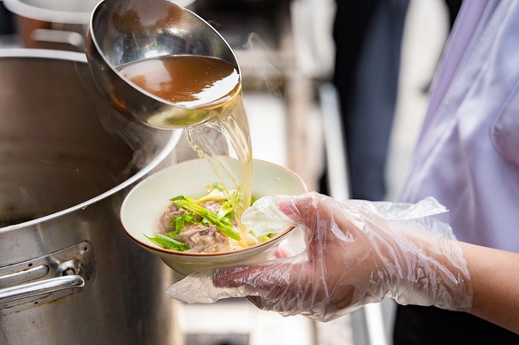 Vinpearl khoe món ăn quốc dân trong Lễ hội phở năm châu - Ảnh 2. Vinpearl khoe món ăn quốc dân trong Lễ hội phở năm châu - Ảnh 2.