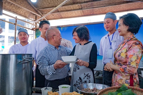 Vinpearl khoe món ăn quốc dân trong Lễ hội phở năm châu - Ảnh 3. Vinpearl khoe món ăn quốc dân trong Lễ hội phở năm châu - Ảnh 3.