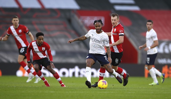 Sterling tỏa sáng, Man City tìm lại niềm vui chiến thắng trước Southampton - Ảnh 1. Sterling tỏa sáng, Man City tìm lại niềm vui chiến thắng trước Southampton - Ảnh 1.