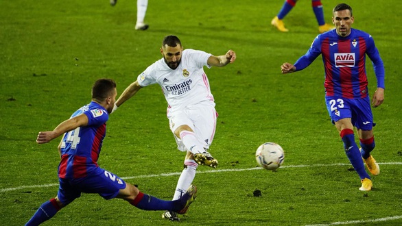 Benzema ghi bàn và kiến tạo, Real Madrid lên nhì bảng - Ảnh 1. Benzema ghi bàn và kiến tạo, Real Madrid lên nhì bảng - Ảnh 1.
