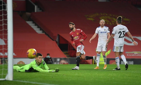 Đè bẹp Leeds bằng tỉ số tennis, Man Utd vào tốp 3 - Ảnh 2. Đè bẹp Leeds bằng tỉ số tennis, Man Utd vào tốp 3 - Ảnh 2.