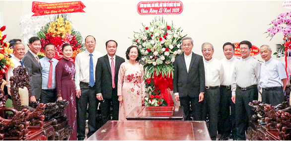 Bà Trương Thị Mai thăm, chúc Giáng sinh Tòa Tổng giám mục TP.HCM - Ảnh 1.