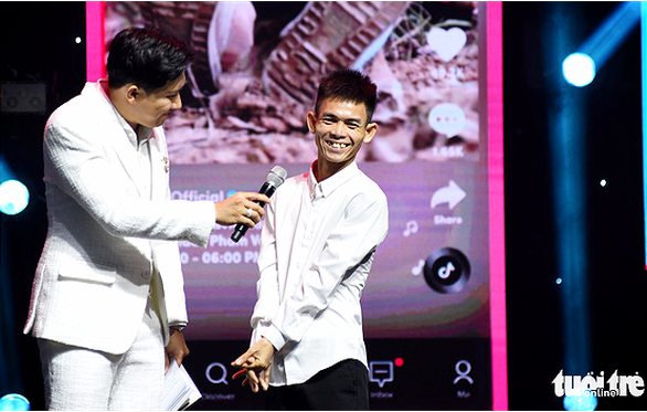 Chàng trai chăn bò Sô Y Tiết nhận giải truyền cảm hứng Tik Tok Awards - Ảnh 3. Chàng trai chăn bò Sô Y Tiết nhận giải truyền cảm hứng Tik Tok Awards - Ảnh 3.