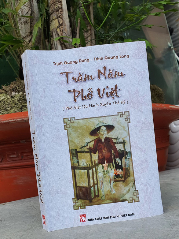 Ra mắt sách Trăm năm phở Việt - Ảnh 1.