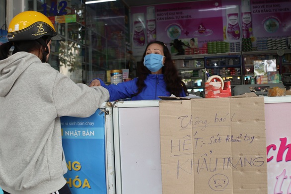 Hủy xử phạt 25 triệu với tiệm thuốc bán khẩu trang ‘đội’ giá 50.000 đồng - Ảnh 1. Hủy xử phạt 25 triệu với tiệm thuốc bán khẩu trang ‘đội’ giá 50.000 đồng - Ảnh 1.