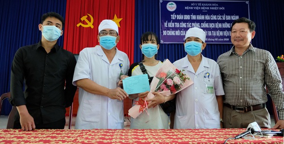 Thêm 3 bệnh nhân nhiễm nCoV khỏi bệnh, được ra viện - Ảnh 1. Thêm 3 bệnh nhân nhiễm nCoV khỏi bệnh, được ra viện - Ảnh 1.