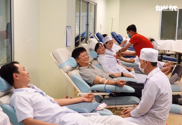 Hàng trăm người ở Cần Thơ hiến máu giữa mùa dịch corona - Ảnh 1. Hàng trăm người ở Cần Thơ hiến máu giữa mùa dịch corona - Ảnh 1.
