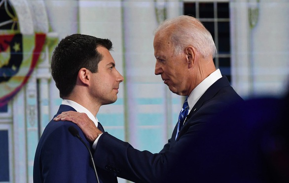 Bầu cử Mỹ 2020: Cựu thị trưởng đối đầu cựu phó tổng thống Joe Biden - Ảnh 1. Bầu cử Mỹ 2020: Cựu thị trưởng đối đầu cựu phó tổng thống Joe Biden - Ảnh 1.