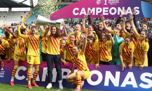 HLV đội nữ Real Sociedad chê liên đoàn vì... để họ phải đá với đội quá mạnh - Ảnh 2. HLV đội nữ Real Sociedad chê liên đoàn vì... để họ phải đá với đội quá mạnh - Ảnh 2.