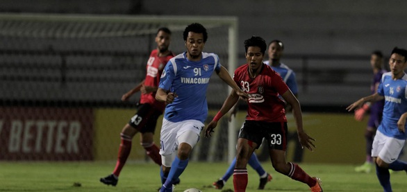 Chỉ còn 10 người, Than Quảng Ninh thua đậm Bali United tại AFC Cup - Ảnh 1. Chỉ còn 10 người, Than Quảng Ninh thua đậm Bali United tại AFC Cup - Ảnh 1.