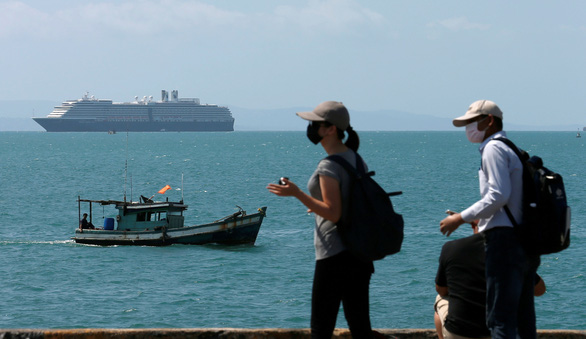 Dân Campuchia lo lắng vì du thuyền bị hắt hủi MS Westerdam cập cảng Sihanoukville - Ảnh 1. Dân Campuchia lo lắng vì du thuyền bị hắt hủi MS Westerdam cập cảng Sihanoukville - Ảnh 1.