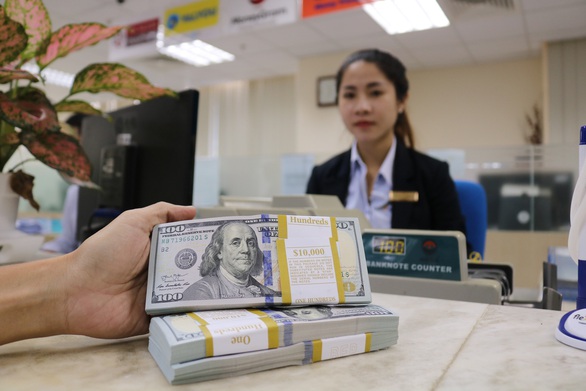 Tỉ giá nhích lên vì dịch COVID-19 - Ảnh 1. Tỉ giá nhích lên vì dịch COVID-19 - Ảnh 1.