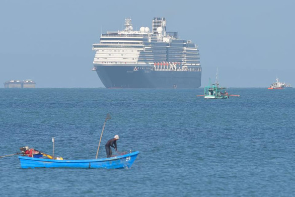 Phát hiện khách của du thuyền Westerdam vừa cập cảng Campuchia nhiễm COVID-19 - Ảnh 2. Phát hiện khách của du thuyền Westerdam vừa cập cảng Campuchia nhiễm COVID-19 - Ảnh 2.