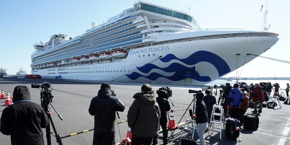 Thêm 67 người dương tính với COVID-19 trên du thuyền Diamond Princess - Ảnh 2. Thêm 67 người dương tính với COVID-19 trên du thuyền Diamond Princess - Ảnh 2.