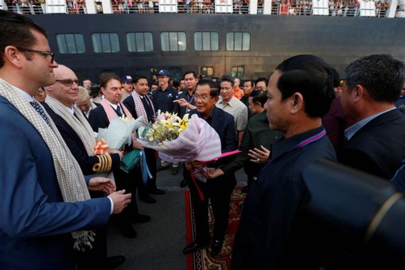 Phát hiện khách của du thuyền Westerdam vừa cập cảng Campuchia nhiễm COVID-19 - Ảnh 1. Phát hiện khách của du thuyền Westerdam vừa cập cảng Campuchia nhiễm COVID-19 - Ảnh 1.