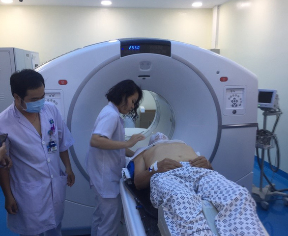 Bệnh viện Ung bướu TP.HCM chính thức ứng dụng PET/CT phát hiện ung thư sớm - Ảnh 1.