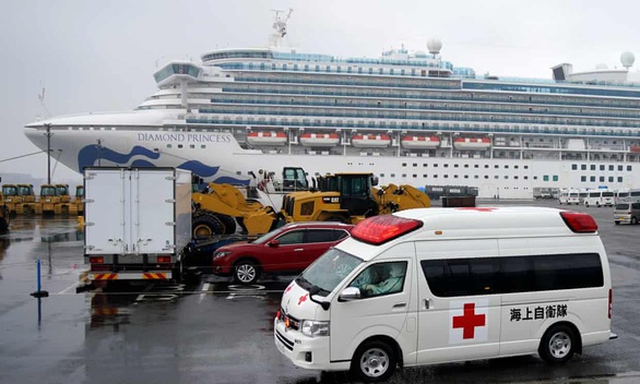 Nhân viên trên du thuyền Diamond Princess sẽ bị cách ly thêm 14 ngày - Ảnh 1. Nhân viên trên du thuyền Diamond Princess sẽ bị cách ly thêm 14 ngày - Ảnh 1.