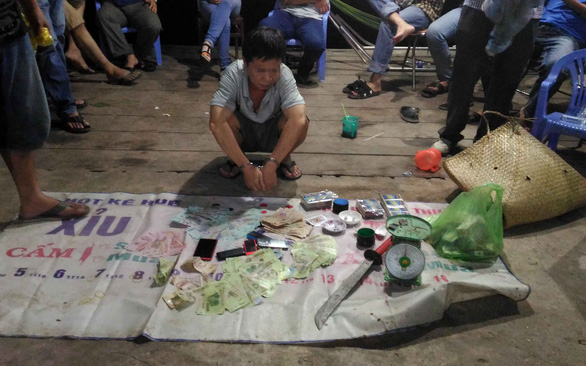 Đầu năm trăm kiểu cờ bạc tràn lan tới mức thành bình thường - Ảnh 1. Đầu năm trăm kiểu cờ bạc tràn lan tới mức thành bình thường - Ảnh 1.