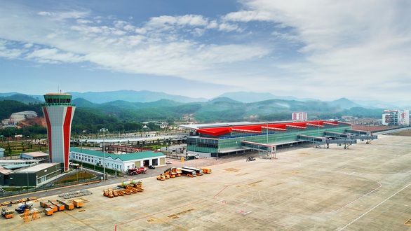 Các chuyến bay giải tỏa khách từ Trung Quốc về phải hạ cánh ở Vân Đồn - Ảnh 1. Các chuyến bay giải tỏa khách từ Trung Quốc về phải hạ cánh ở Vân Đồn - Ảnh 1.