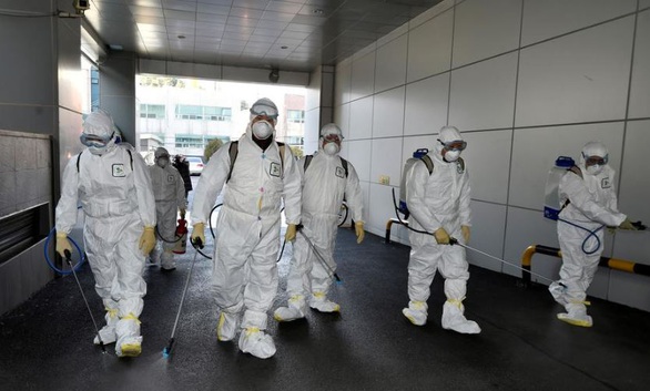 SARS, MERS tới giờ cũng chưa có văcxin, 18 tháng nữa liệu COVID-19 sẽ có như WHO nói? - Ảnh 3. SARS, MERS tới giờ cũng chưa có văcxin, 18 tháng nữa liệu COVID-19 sẽ có như WHO nói? - Ảnh 3.