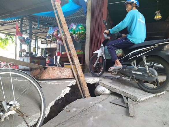 Qua miền khô hạn - Kỳ 2: Miền đất gãy - Ảnh 1. Qua miền khô hạn - Kỳ 2: Miền đất gãy - Ảnh 1.