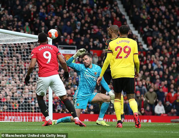 Tân binh 80 triệu euro và VAR giúp Man Utd hạ gục Watford - Ảnh 2. Tân binh 80 triệu euro và VAR giúp Man Utd hạ gục Watford - Ảnh 2.