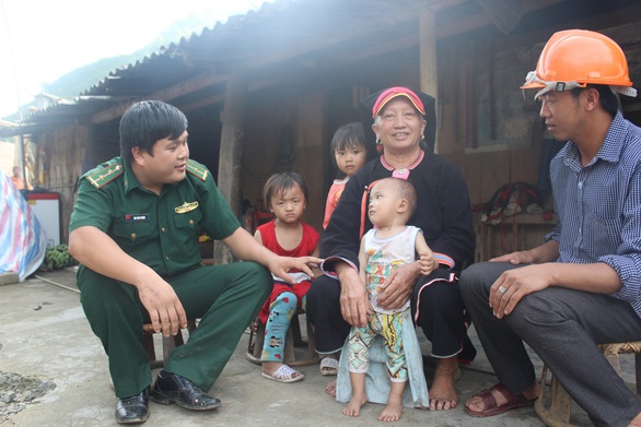 Lính biên phòng học tiếng dân tộc - Ảnh 1. Lính biên phòng học tiếng dân tộc - Ảnh 1.