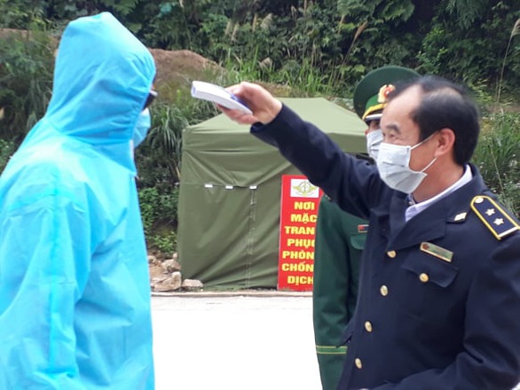 Lần đầu tiên thanh long xuất sang Trung Quốc qua ga đường sắt Đồng Đăng - Ảnh 1. Lần đầu tiên thanh long xuất sang Trung Quốc qua ga đường sắt Đồng Đăng - Ảnh 1.