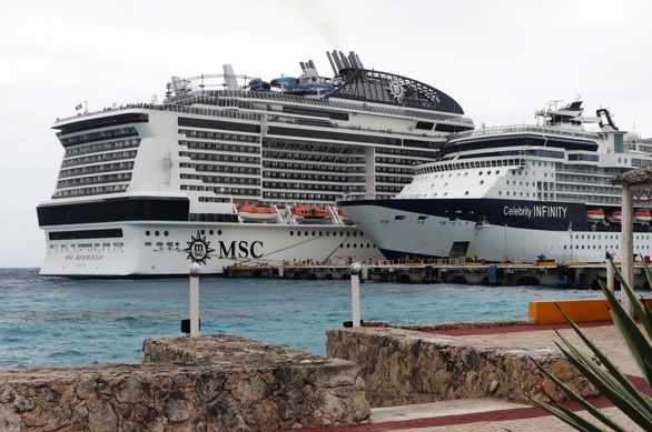 Du thuyền MSC Meraviglia chở 6.000 người bị giữ tại cảng Mexico - Ảnh 1. Du thuyền MSC Meraviglia chở 6.000 người bị giữ tại cảng Mexico - Ảnh 1.