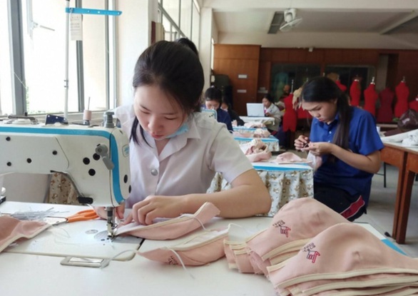 Thái Lan cấp phát khẩu trang cho học sinh toàn quốc - Ảnh 1. Thái Lan cấp phát khẩu trang cho học sinh toàn quốc - Ảnh 1.